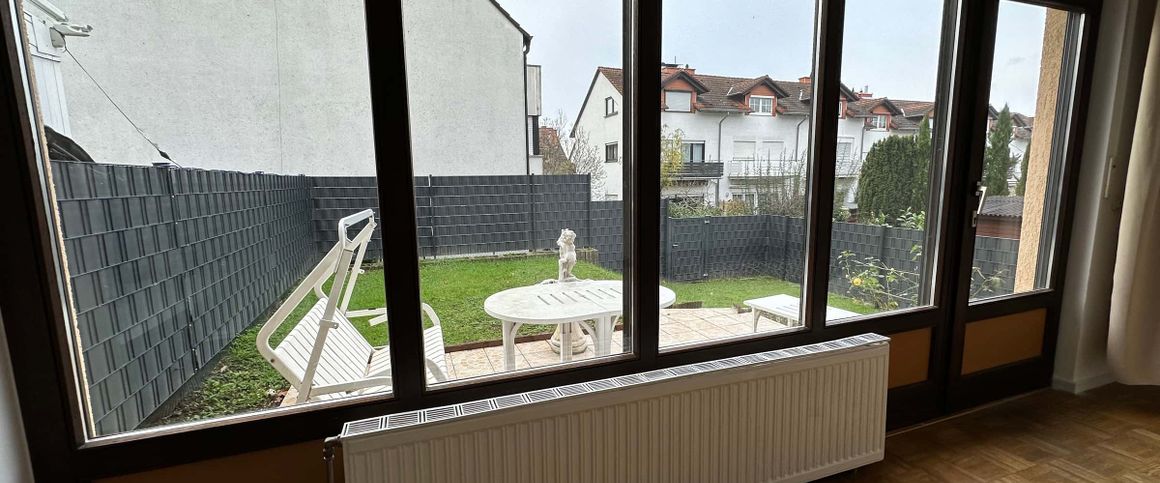 Großes Möbliertes WG Zimmer in EFH - Foto 1