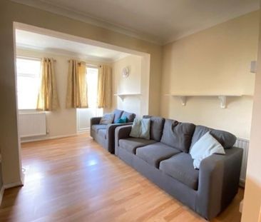 5 bedroom semi-detached house to rent - Photo 1