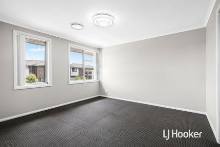 Spacious 5 Bedroom Home - Photo 5