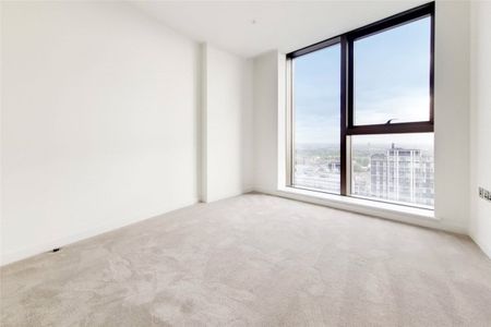 A modern and bright three double bedroom, two bathroom twentieth floor apartment located within a luxury new build development just opposite Edgware Road tube station. EPC rating: B - Photo 2