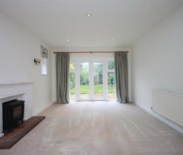3 bedroom detached bungalow to rent - Photo 2