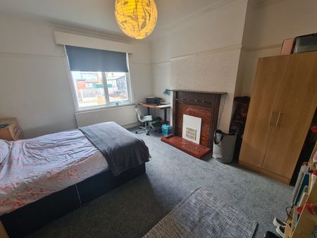 4 Bed - 51 Estcourt Avenue, Headingley, Leeds - LS6 3ET - Student - Photo 3