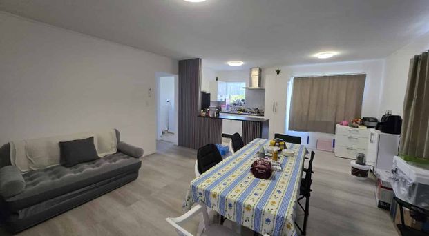 Spacious 3-Bedroom Home in Prime Papatoetoe Location - Photo 1