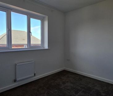 2 bedroom semi-detached house to rent - Photo 5