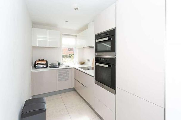 Eton House, Bushey, WD23 - Photo 1