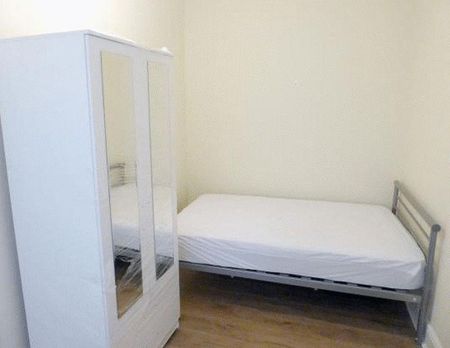 4 bedroom terraced house to rent - Photo 3