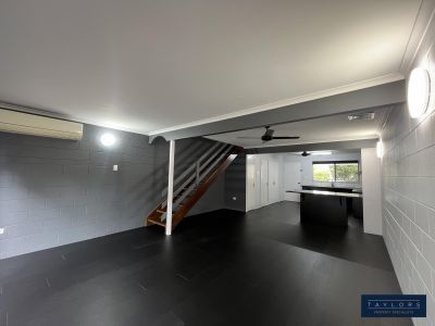 Two Bedroom Unit in the Heart of Cannonvale - Photo 1