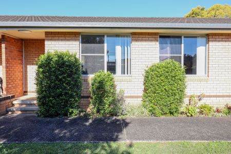 TWO BEDROOM UNIT IN QUIET LOCATION - Photo 4