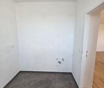 Zentral gelegene 2-Raum-Wohnung mit XL-Loggia und einmaliger Aussicht! - Foto 3