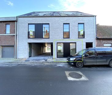 INSTAPKLAAR GELIJKVLOERS APPARTEMENT MET TERRAS EN STAANPLAATS - Photo 6