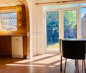 2 bedroom house to rent Lawdons Gardens, Croydon, CR0 - Photo 1