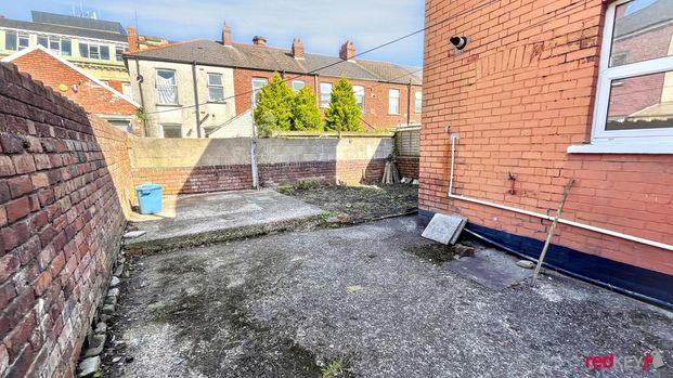 3 bedroom end of terrace house to rent - Photo 1