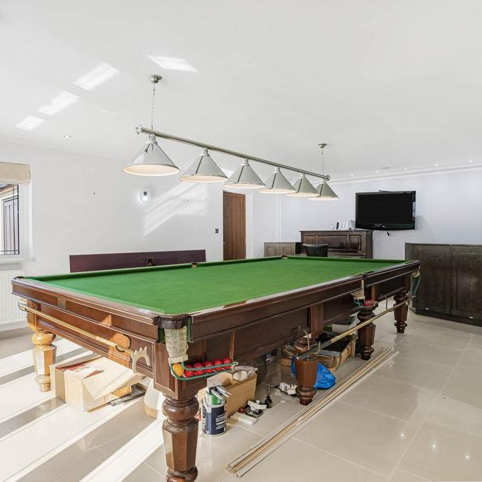 6 bedroom retirement property to rent - Photo 1