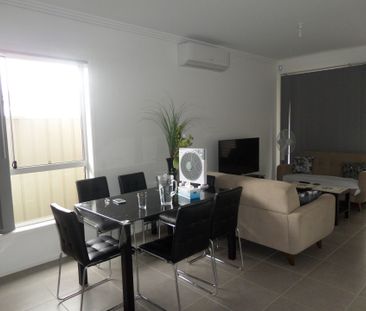 Modern 2 bedroom granny flat! - Photo 1