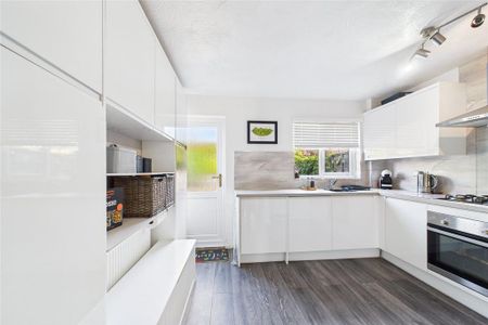 2 bedroom end of terrace house to rent - Photo 5