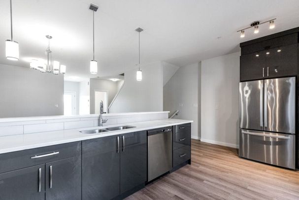 Edmonton Unfurnished townhouse Rental in Hamptons - Spacious UNFURNISHED Townhome With Double Garage In West End Community - Photo 1