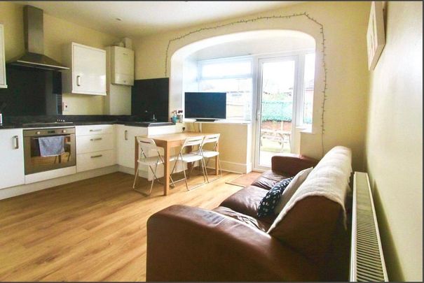 5 bedroom semi-detached house to rent - Photo 1