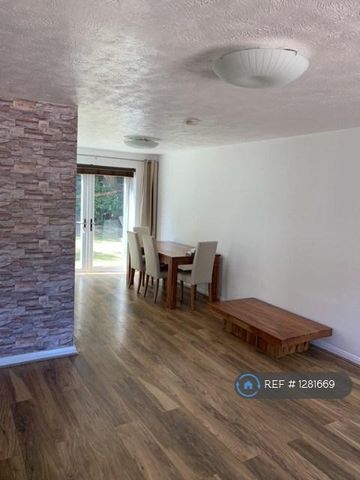 3 bedroom detached house to rent - Photo 2