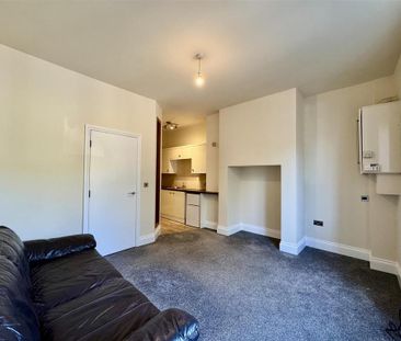 1 bedroom character property to rent - Photo 4