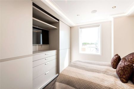 Exceptional two bedroom, two bathroom apartment completed to the highest specification - Photo 5