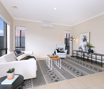 Semi renovated with brand new carpets and Solar panel! - Photo 1