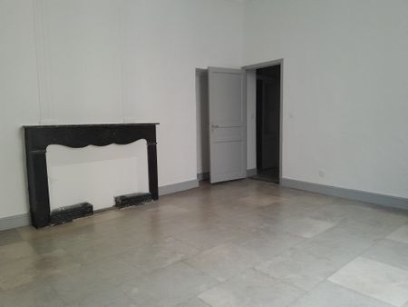 Location Appartement 4 pièces 86m² NIMES 30000 - Photo 4