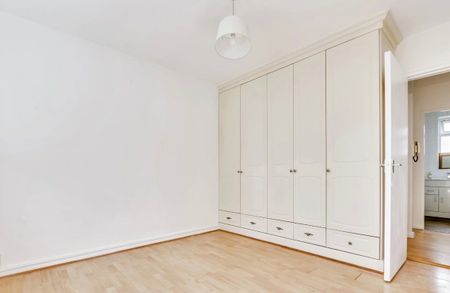 3 Bed Flat, Weydown Close, SW19 - Photo 5