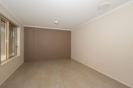 5 Bedroom&comma; 2 Bathroom Gem in Zillmere - Photo 4
