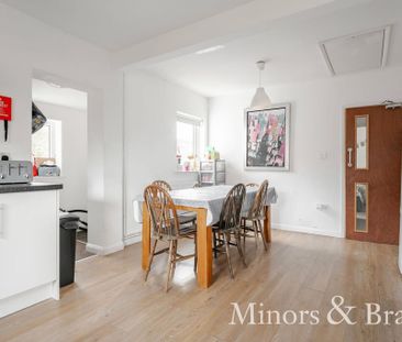 6 bedroom detached bungalow to rent - Photo 1