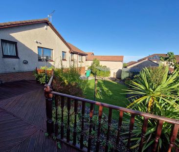 3 bedroom detached bungalow to rent - Photo 2