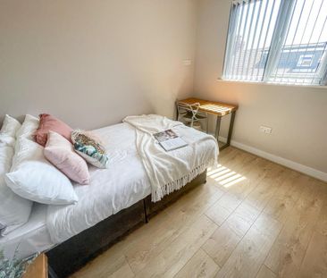 6 bedroom terraced house to rent - Photo 3