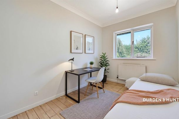 Kynance Close, Havering - Photo 1