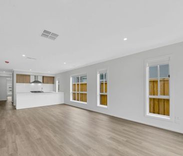 4 Bedrooms House with Convenient Access to Amenities in Wyndham Vale - Photo 1