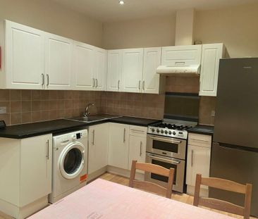 3 bedroom flat to rent - Photo 6