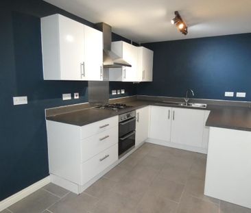 4 bedroom semi-detached house to rent - Photo 6