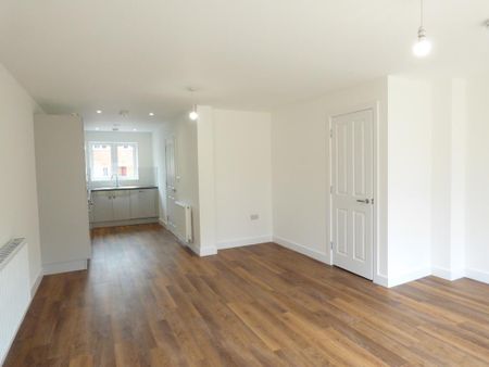 3 bedroom semi-detached house to rent - Photo 5