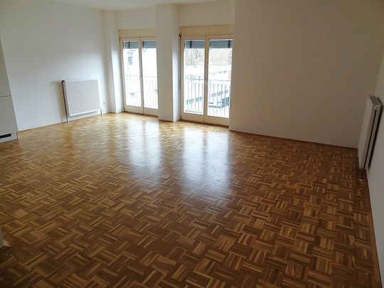 Gemütliche und geräumige Mietwohnung mit neuer Küche und großem Wohn- Esszimmer …! - Photo 1