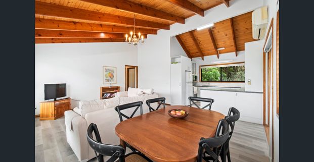 Charming 2-Bedroom Home in Coastal Tomakin – Newly Renovated! - Photo 1