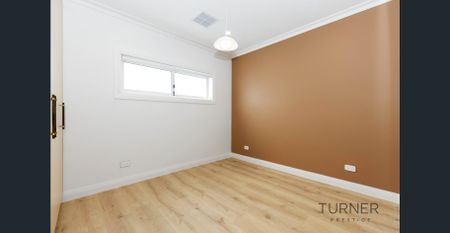 Luxury Designer Home - Photo 5