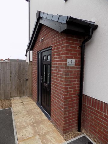 3 bedroom semi-detached house to rent - Photo 4