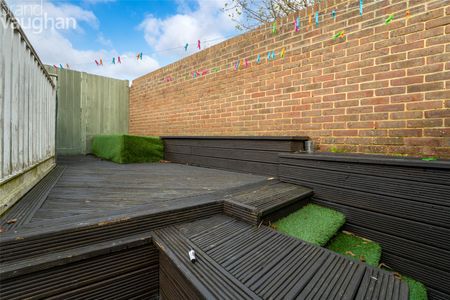 2 bedroom maisonette to rent - Photo 2