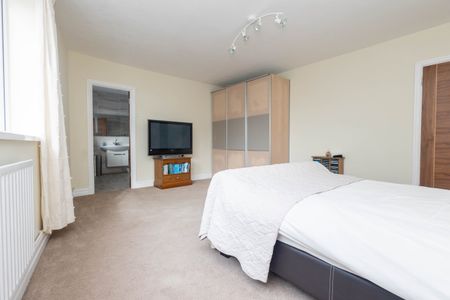 3 bed apartment to rent in Golden Gates, Ferry Way , BH13 - Photo 3