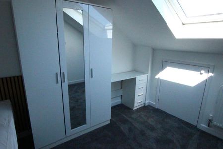 6 bedroom semi-detached house to rent - Photo 5