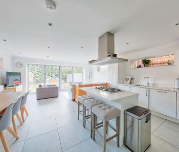 4 bedroom detached house to rent - Photo 3