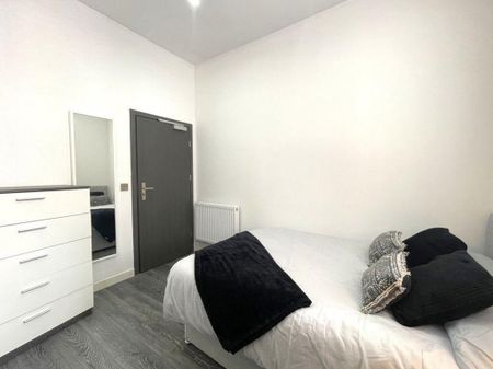 1 bedroom in a house share to rent - Photo 2