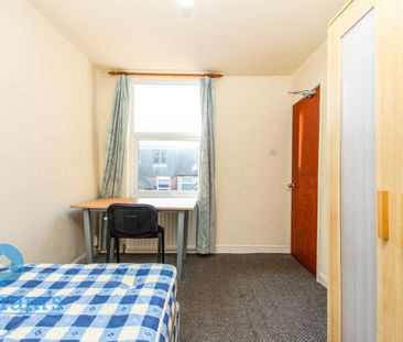 5 bed Semi-Detached House for Rent - Photo 6