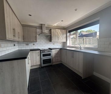 3 bedroom detached house to rent - Photo 3