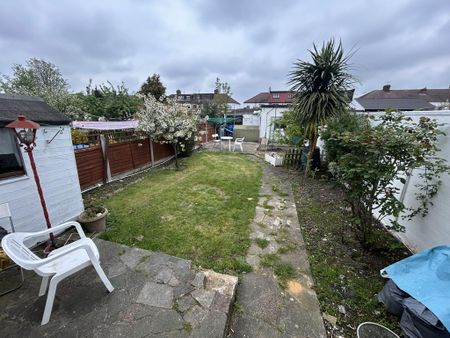 6 bedroom end of terrace house to rent - Photo 4