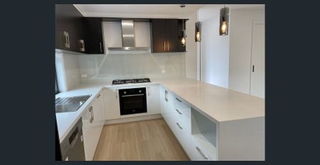 Premium 4-Bed Townhouse in Sought-After Balwyn North - Photo 2