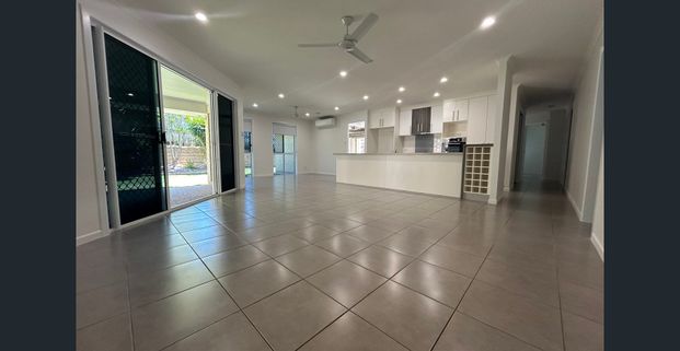 SPACIOUS AND LOW MAINTENANCE FAMILY HOME - Photo 1